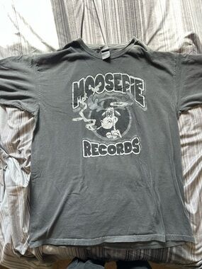 Moosepie Recors Funky Mustard Tshirt Men’s size XL